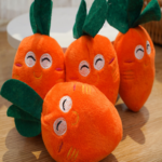 Pet plush toy, in the shape of a carrot, capable of making sounds, suitable for cats and dogs